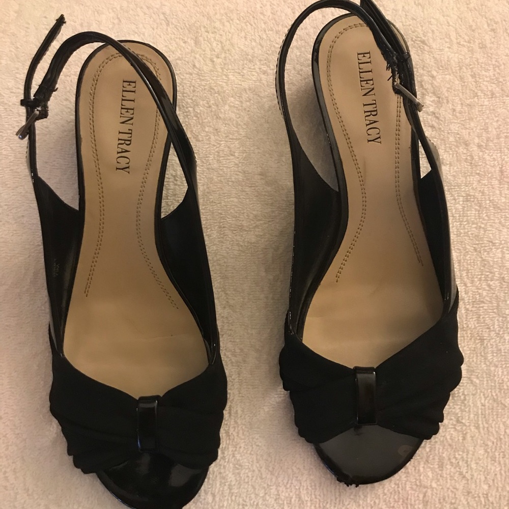 Ellen Tracey open toe sandals 1’ heel